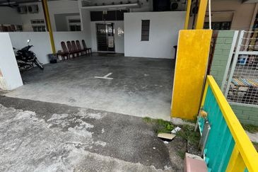 Single Storey suitable for senior care centre @ Batu Pahat