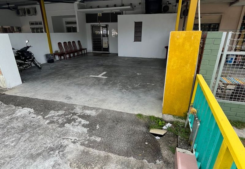 Single Storey suitable for senior care centre @ Batu Pahat