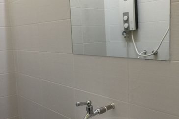 Single Storey suitable for senior care centre @ Batu Pahat