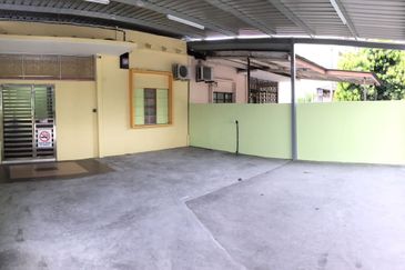 Single Storey suitable for senior care centre @ Batu Pahat