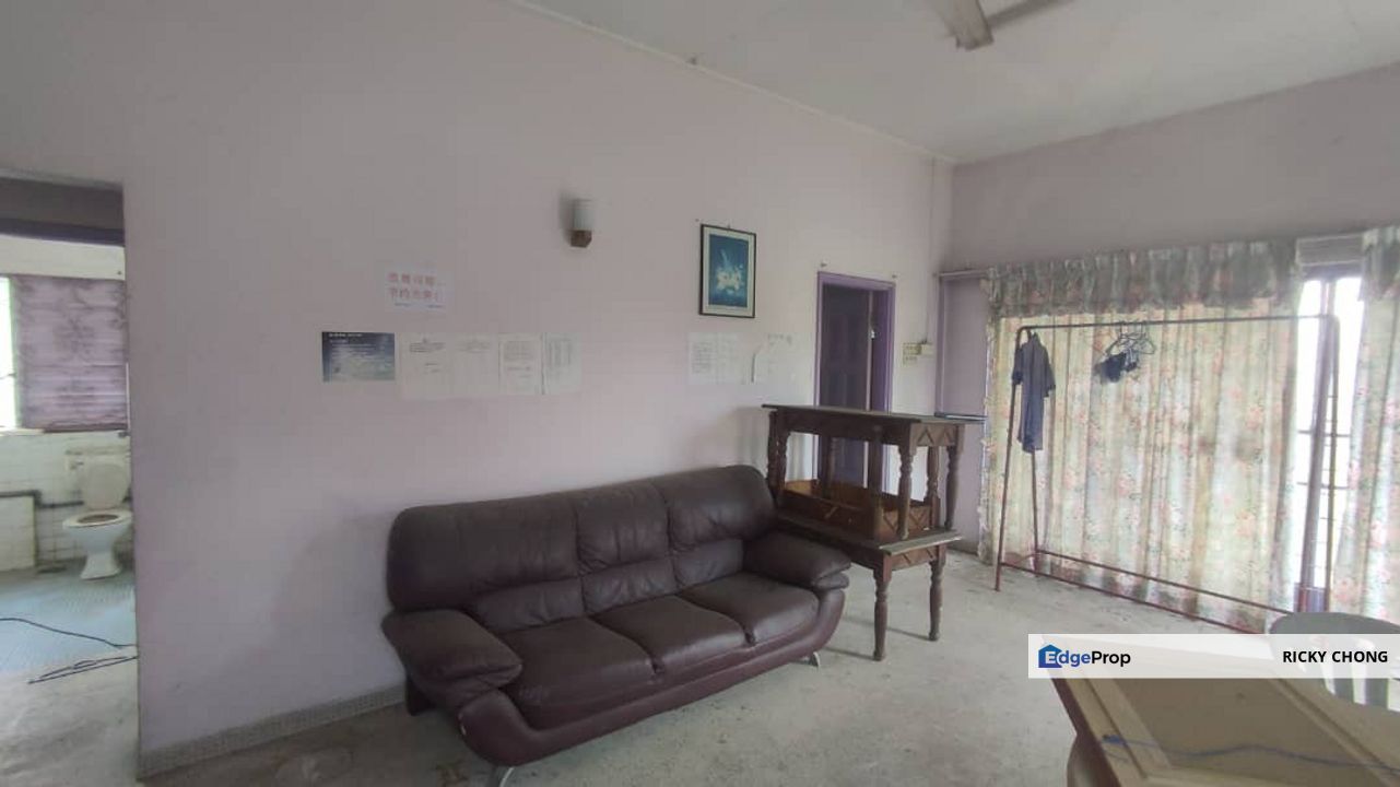 2 adjoining single story semi detached house at Taman Sunrise, Kluang, Johor, Kluang
