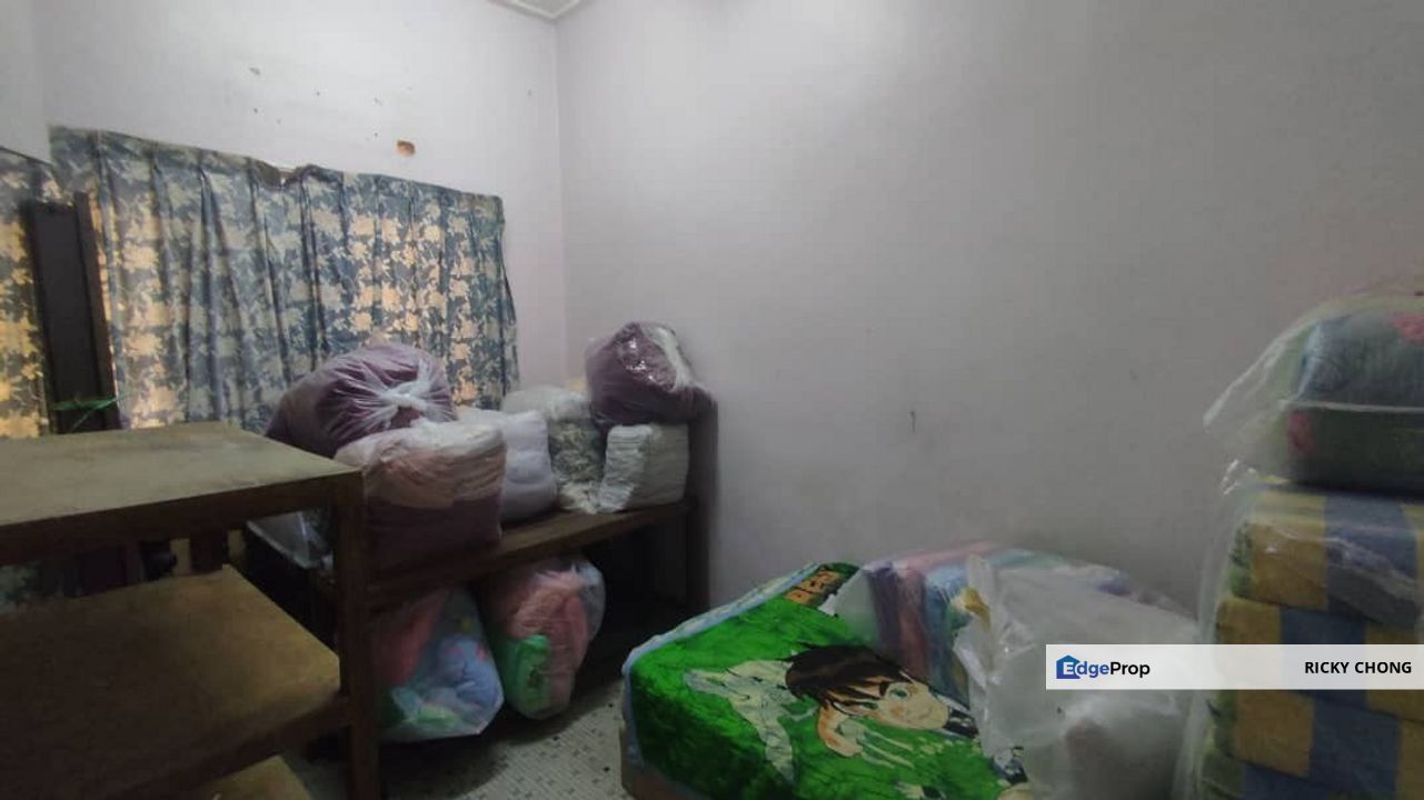 2 adjoining single story semi detached house at Taman Sunrise, Kluang, Johor, Kluang