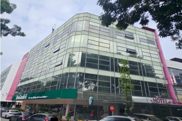 The Trillium Lakefields 3 Storey Corner Shop Lot For Sale