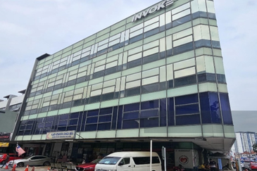 The Trillium Lakefields 3 Storey Corner Shop Lot For Sale