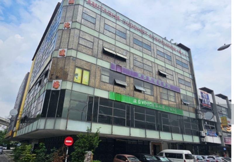 The Trillium Lakefields 3 Storey Corner Shop Lot For Sale