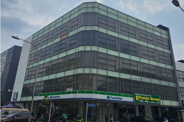 The Trillium Lakefields 3 Storey Corner Shop Lot For Sale