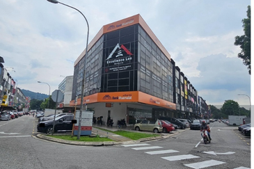 The Trillium Lakefields 3 Storey Corner Shop Lot For Sale