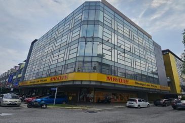 The Trillium Lakefields 3 Storey Corner Shop Lot For Sale