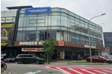 The Trillium Lakefields 3 Storey Corner Shop Lot For Sale