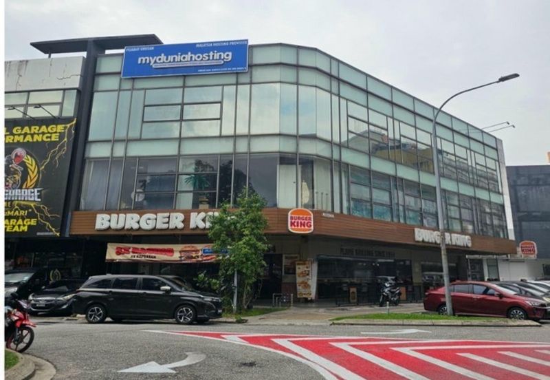 The Trillium Lakefields 3 Storey Corner Shop Lot For Sale