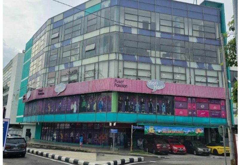 The Trillium Lakefields 3 Storey Corner Shop Lot For Sale