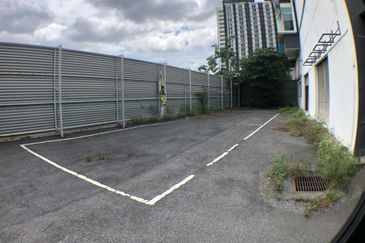 Subang Jaya 3 Storey Corner Lot Semi-D Factory FOR SALE