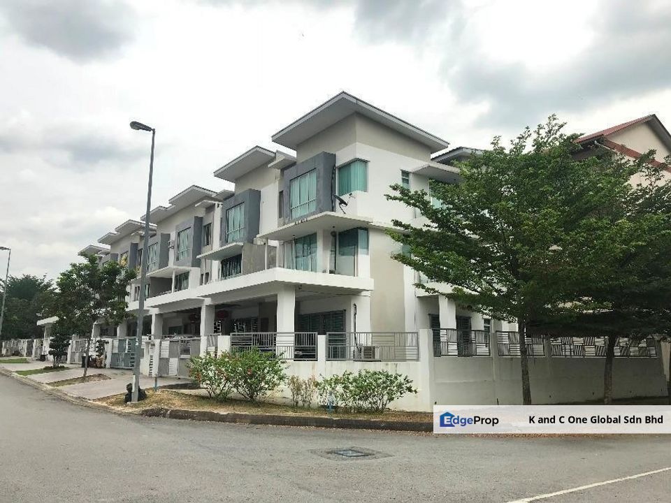 Puchong Amanria Residence 3 Storey Corner Terrace House For Sale for