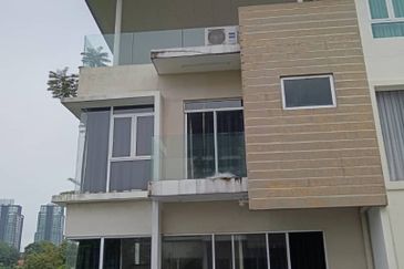 Taman east utama, 3 Story house for Rent 