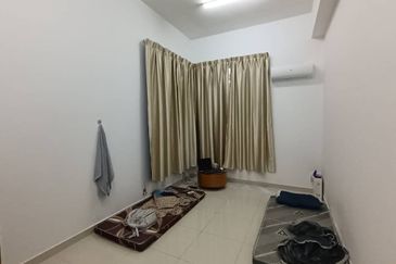 Taman east utama, 3 Story house for Rent 