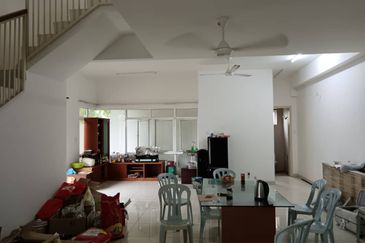 Taman east utama, 3 Story house for Rent 