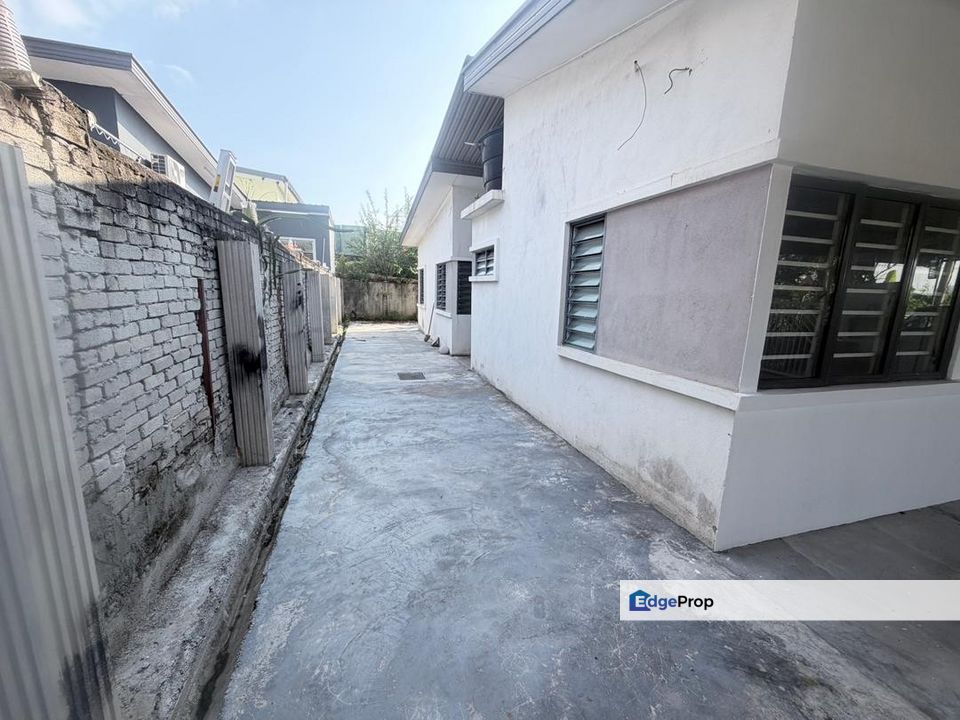 Single Storey Semi-Detached House in Taman Selayang Mutiara, Selangor, Selayang