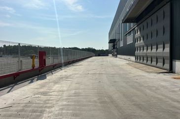 West Port, Pulau Indah