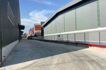 West Port, Pulau Indah