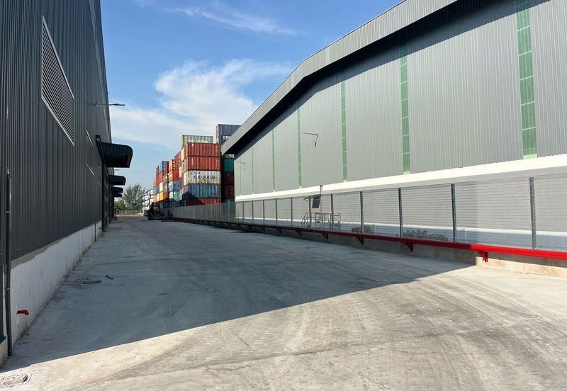 West Port, Pulau Indah