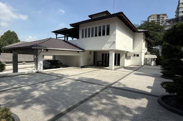 Bangsar, Kuala Lumpur Beautiful 3.5 Storey Luxury Bungalow For Sale