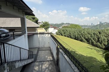 Bangsar, Kuala Lumpur Beautiful 3.5 Storey Luxury Bungalow For Sale