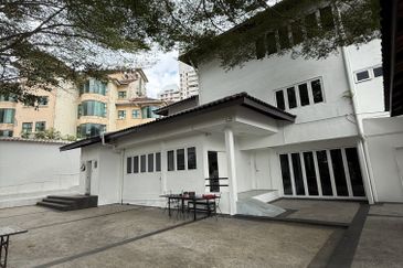 Bangsar, Kuala Lumpur Beautiful 3.5 Storey Luxury Bungalow For Sale