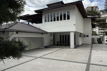 Bangsar, Kuala Lumpur Beautiful 3.5 Storey Luxury Bungalow For Sale