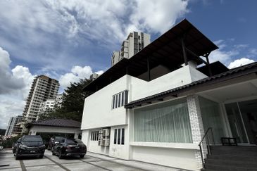 Bangsar, Kuala Lumpur Beautiful 3.5 Storey Luxury Bungalow For Sale