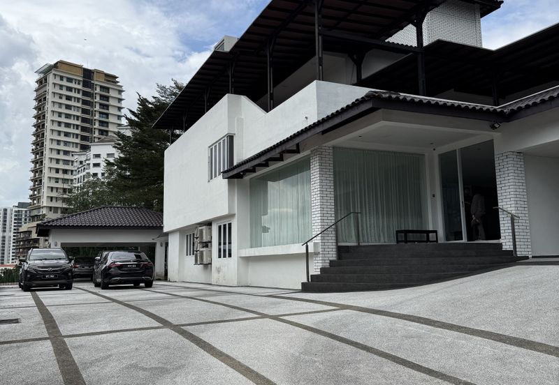 Bangsar, Kuala Lumpur Beautiful 3.5 Storey Luxury Bungalow For Sale