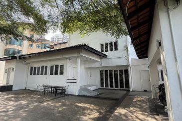 Bangsar, Kuala Lumpur Beautiful 3.5 Storey Luxury Bungalow For Sale