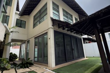 The Villa @ Serai Saujana / Villa Serai Saujana