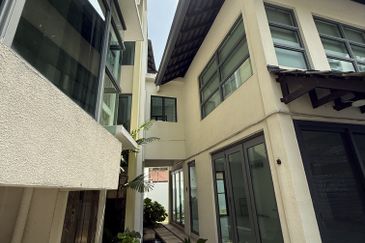 The Villa @ Serai Saujana / Villa Serai Saujana