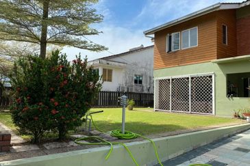 Bangsar Jalan Kemaris bungalow with spacious land