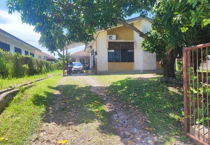 TAMAN ANGGERIK, BATU GAJAH