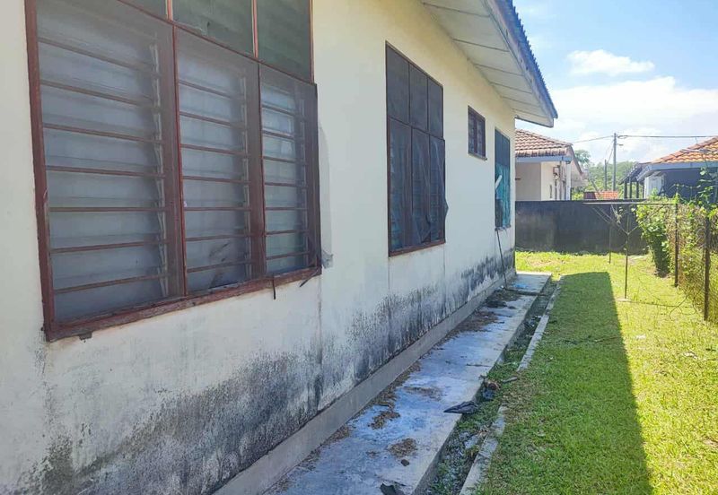 TAMAN ANGGERIK, BATU GAJAH