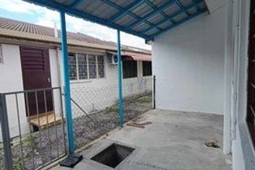 Taman Pegoh Aman, Pengkalan