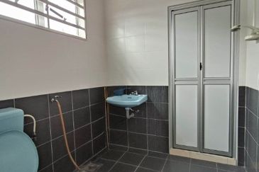 Kampung Baru Lawan Kuda