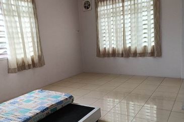 Kampung Baru Lawan Kuda