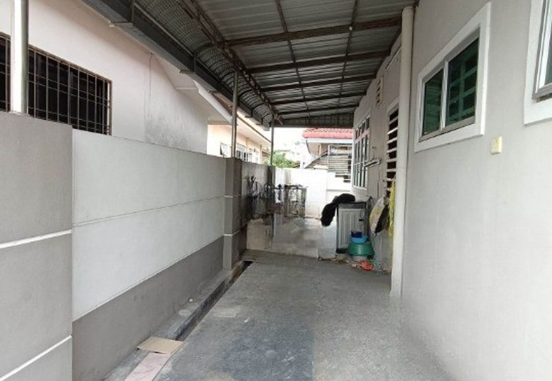 Kampung Baru Lawan Kuda