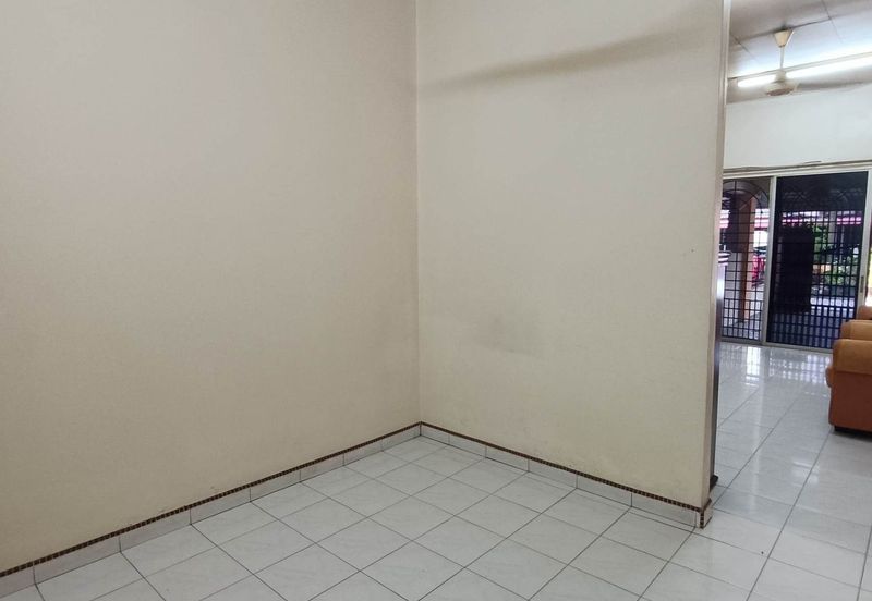 TAMAN SAUJANA, BATU GAJAH