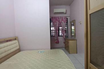 TAMAN SAUJANA, BATU GAJAH