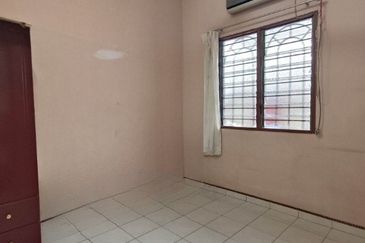 TAMAN SAUJANA, BATU GAJAH