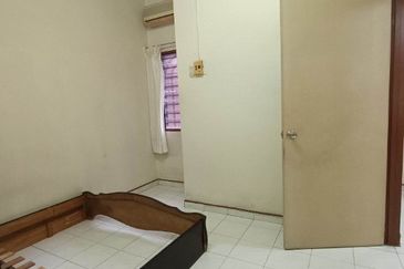 TAMAN SAUJANA, BATU GAJAH