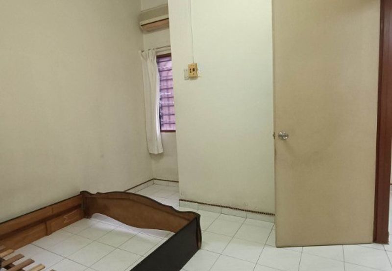 TAMAN SAUJANA, BATU GAJAH