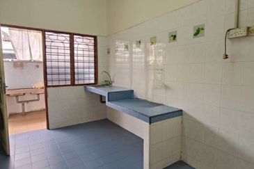 TAMAN SAUJANA, BATU GAJAH