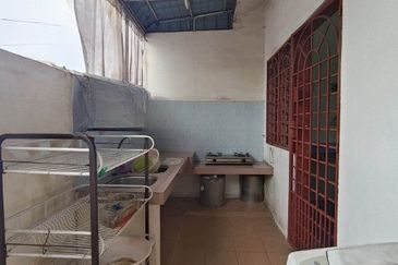 TAMAN SAUJANA, BATU GAJAH