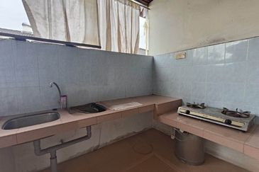 TAMAN SAUJANA, BATU GAJAH