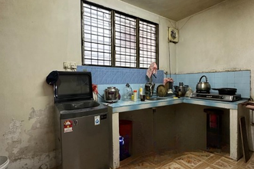 Batu Gajah, Kinta, Perak 🏡Taman Setia Jaya 🏡Double Storey Terrace🏡 Low Cost House For Sale