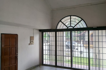Freehold 2.5 Storey Semi Detached House For Sale In Taman Kin Mee, Ipoh, Perak